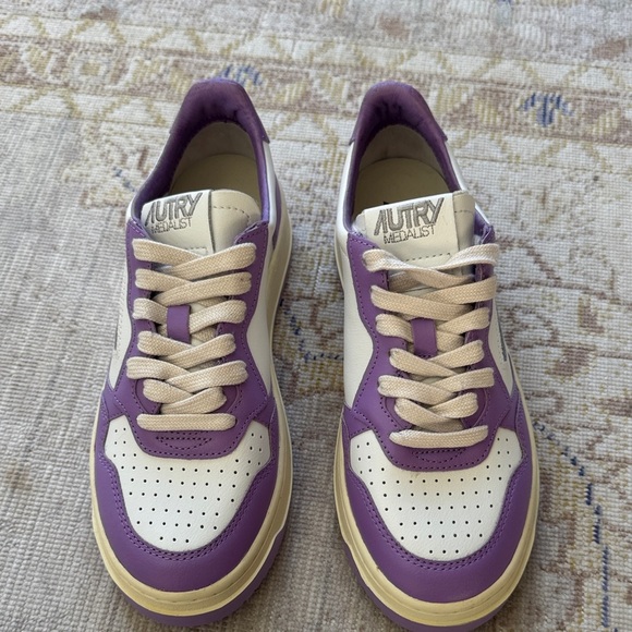 NEW Autry Medalist Purple Low sneakers Size 38 - Picture 2 of 12